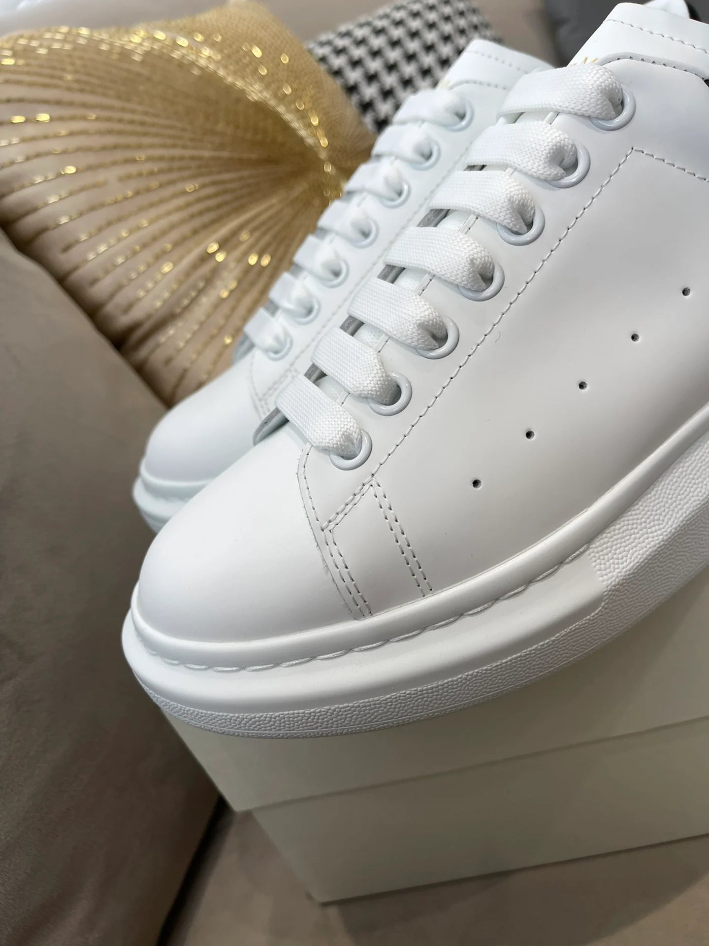McQUEEN SNEAKER