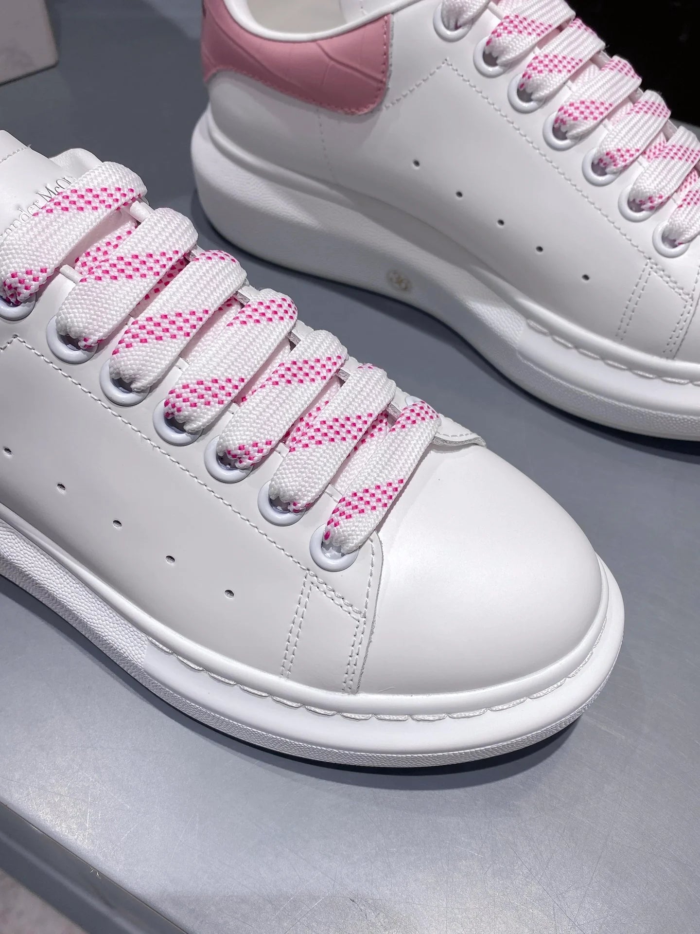 McQUEEN SNEAKER