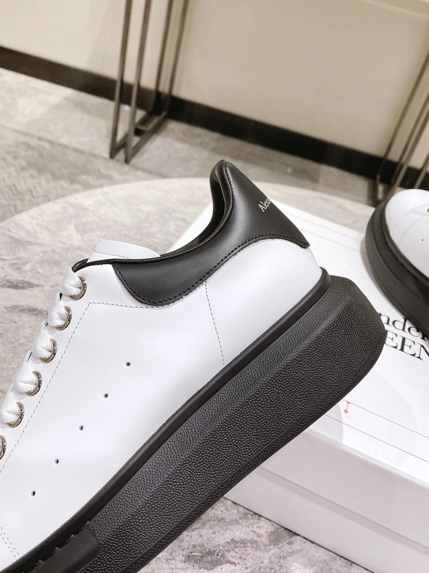 McQUEEN SNEAKER