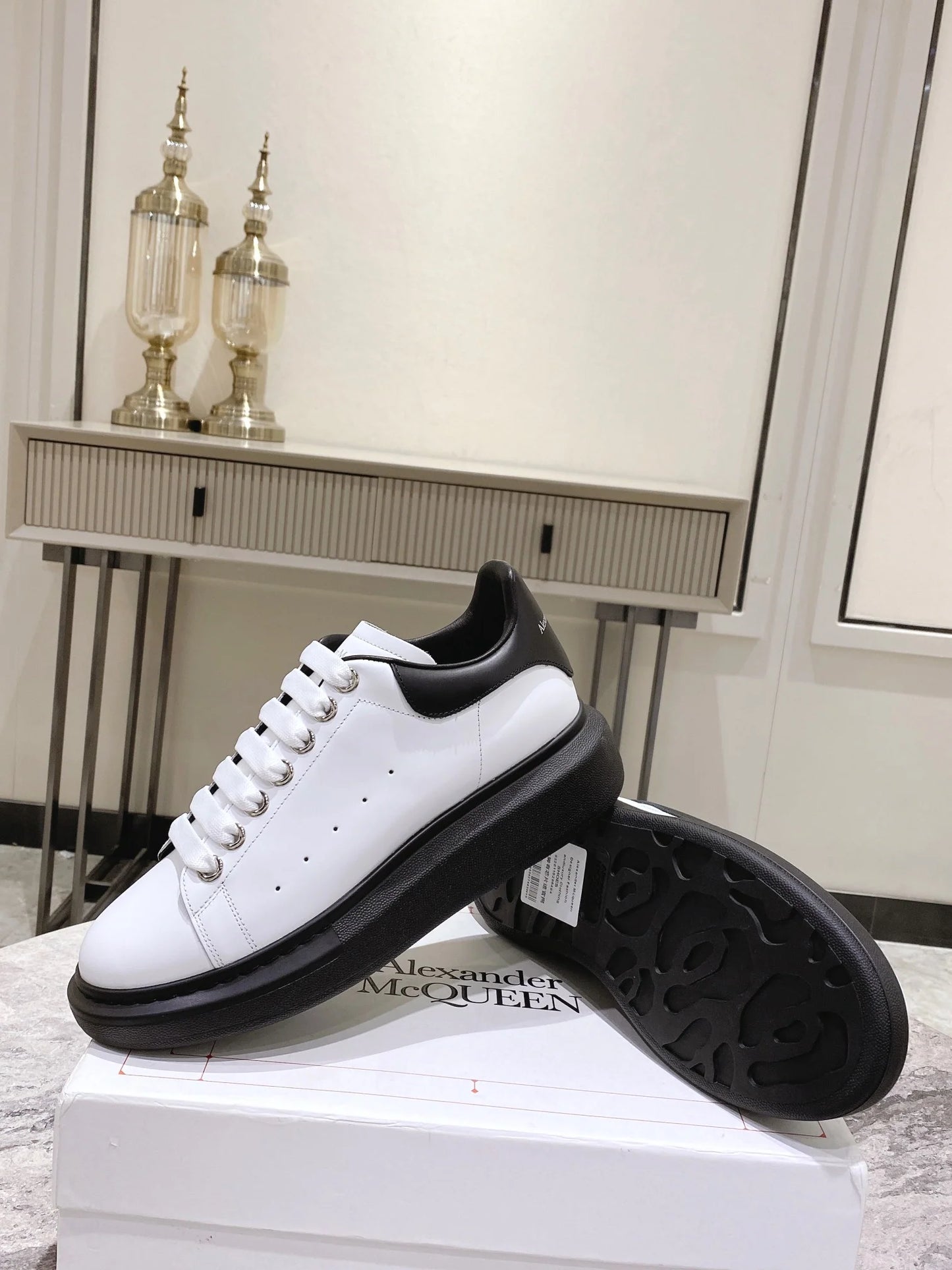 McQUEEN SNEAKER