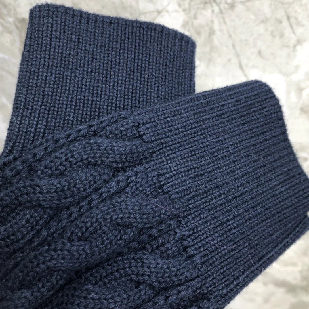 TB SWEATER