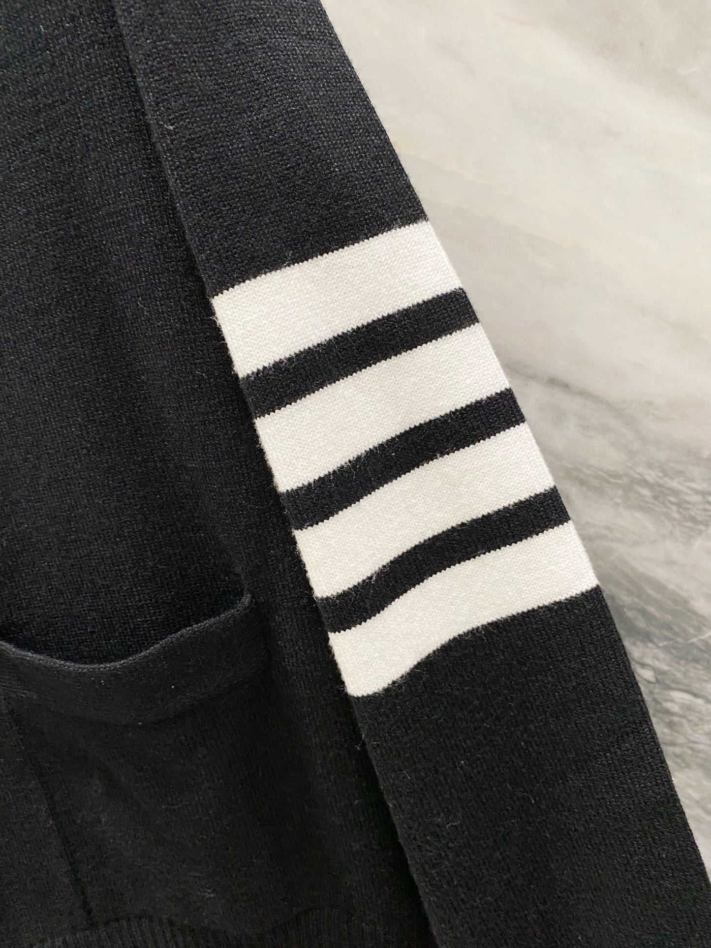 TB SWEATER