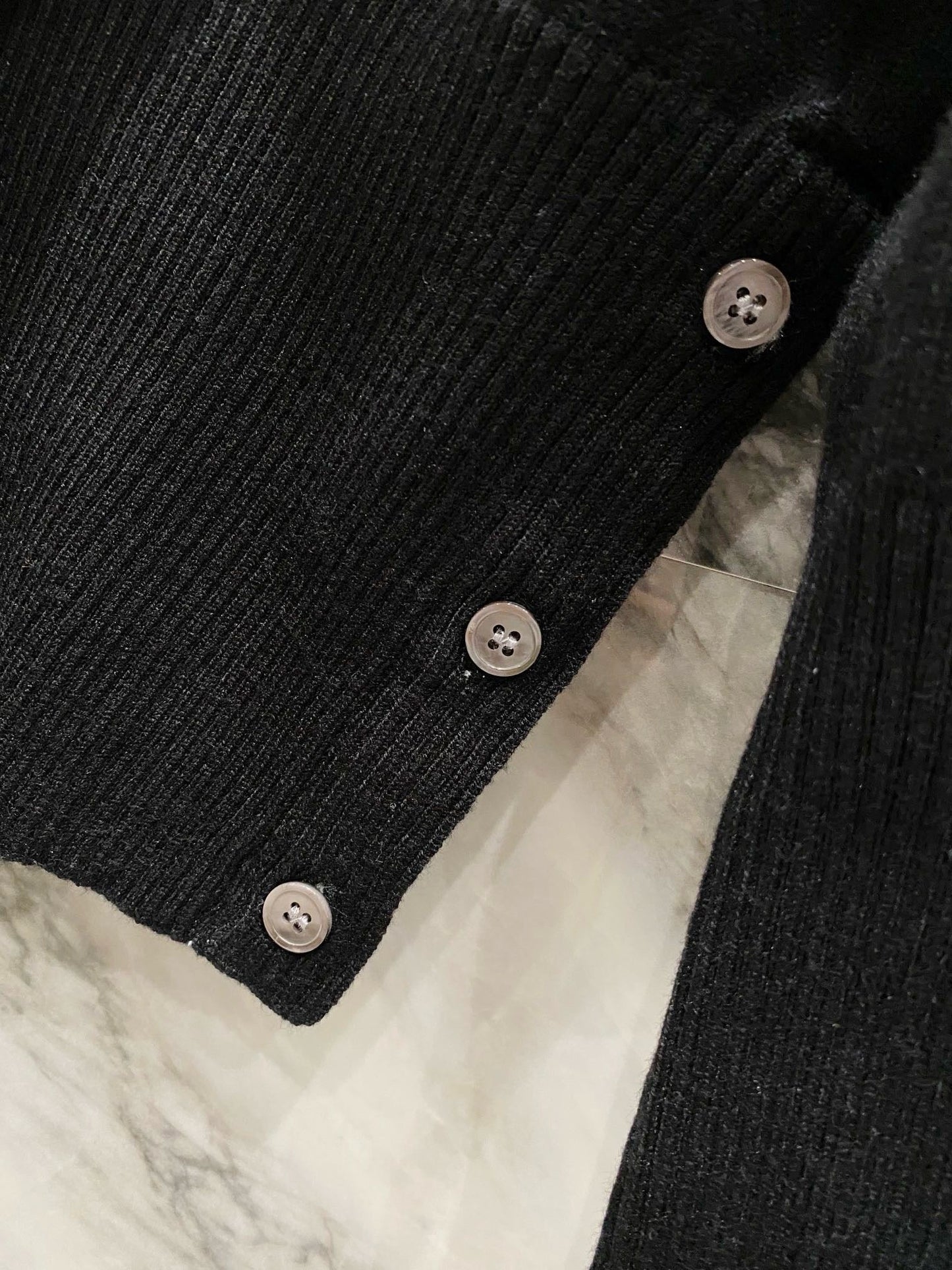 TB SWEATER