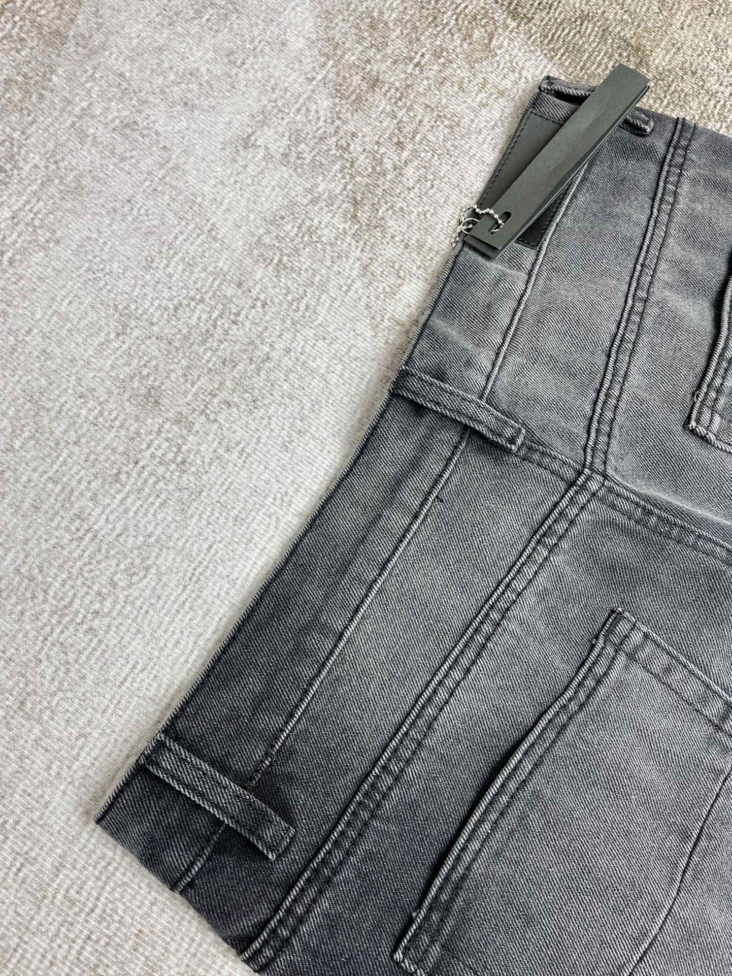AMIRI JEANS