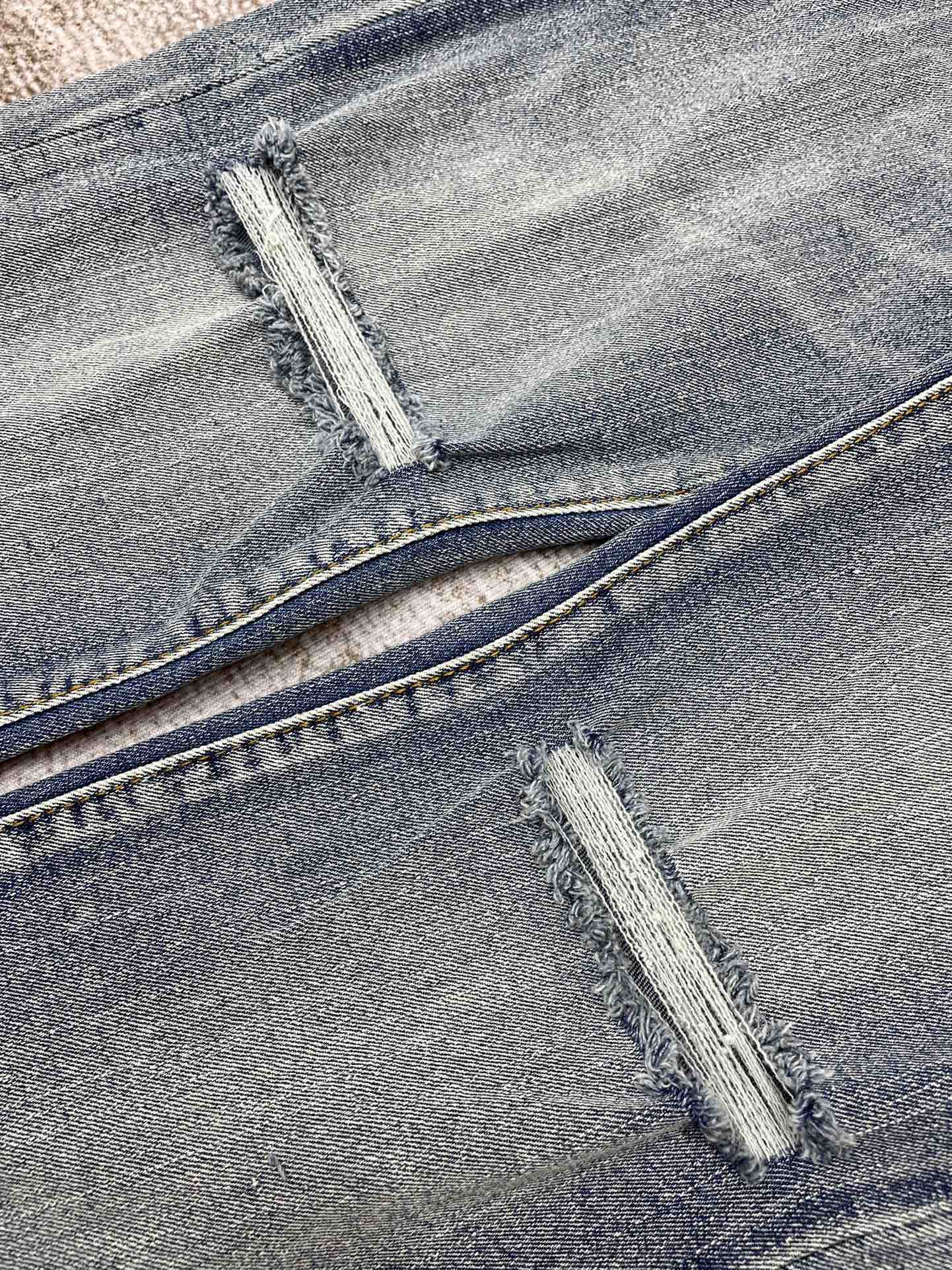 AMIRI JEANS