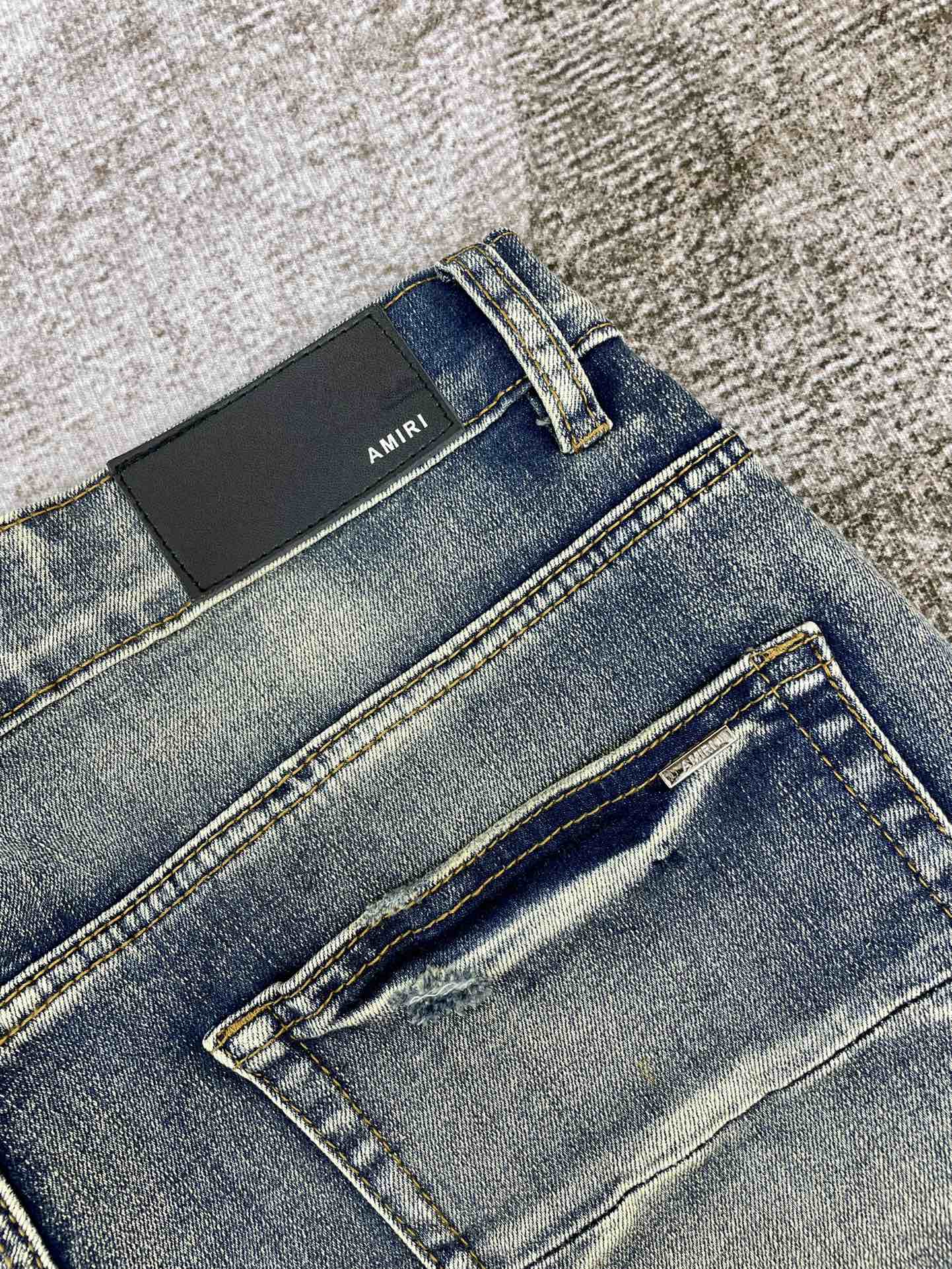 AMIRI JEANS