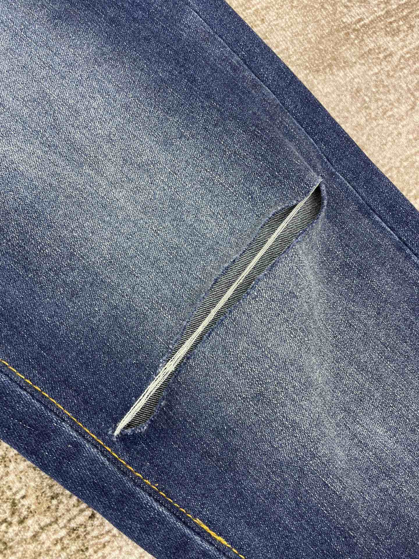 AMIRI JEANS
