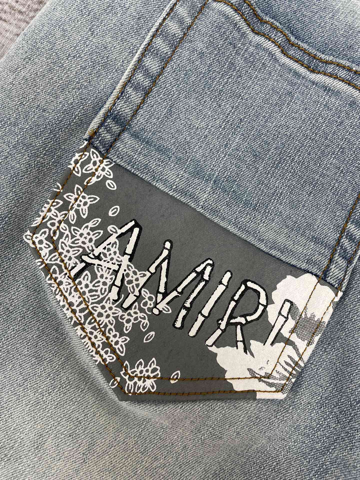 AMIRI JEANS