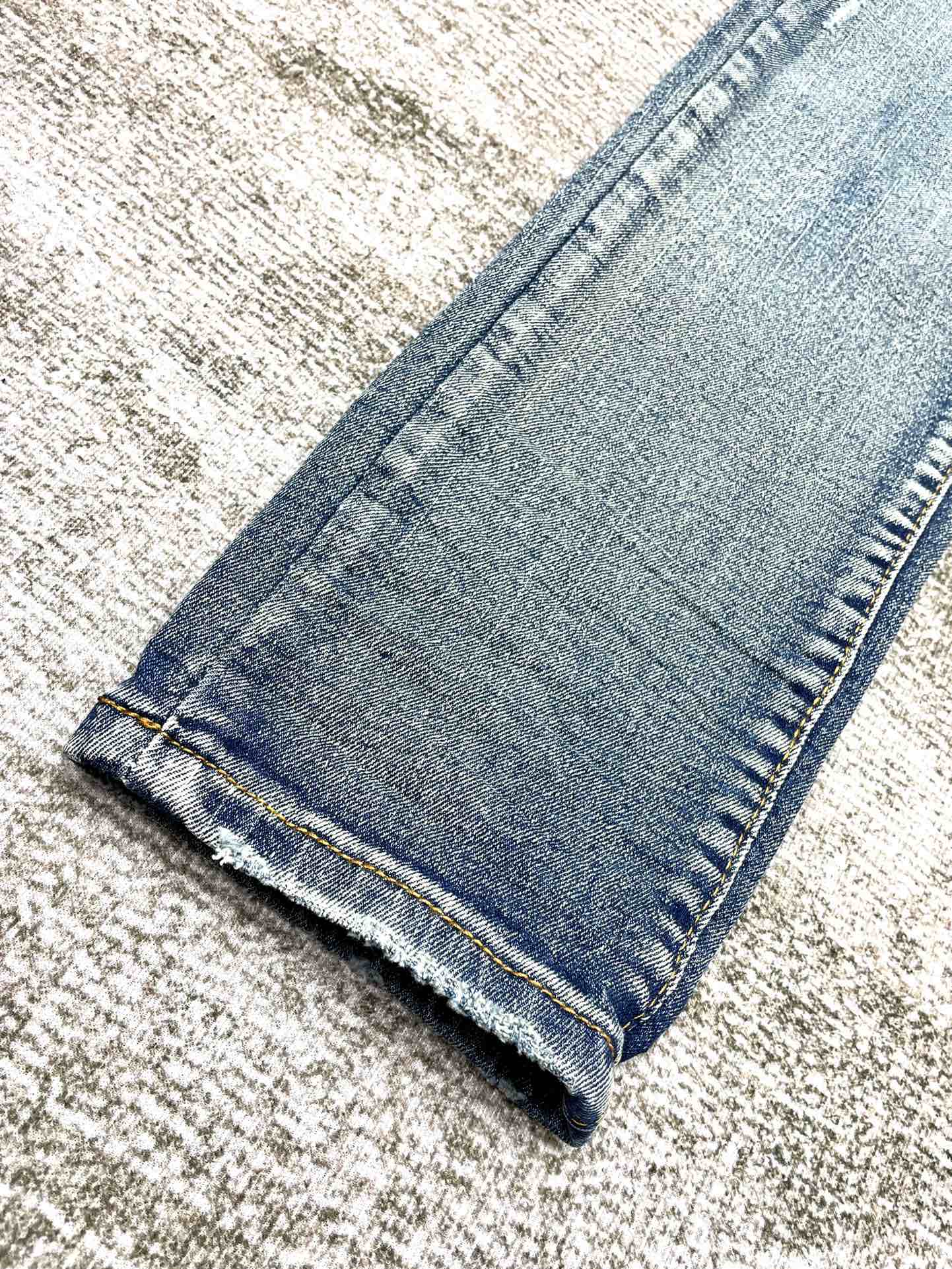 AMIRI JEANS