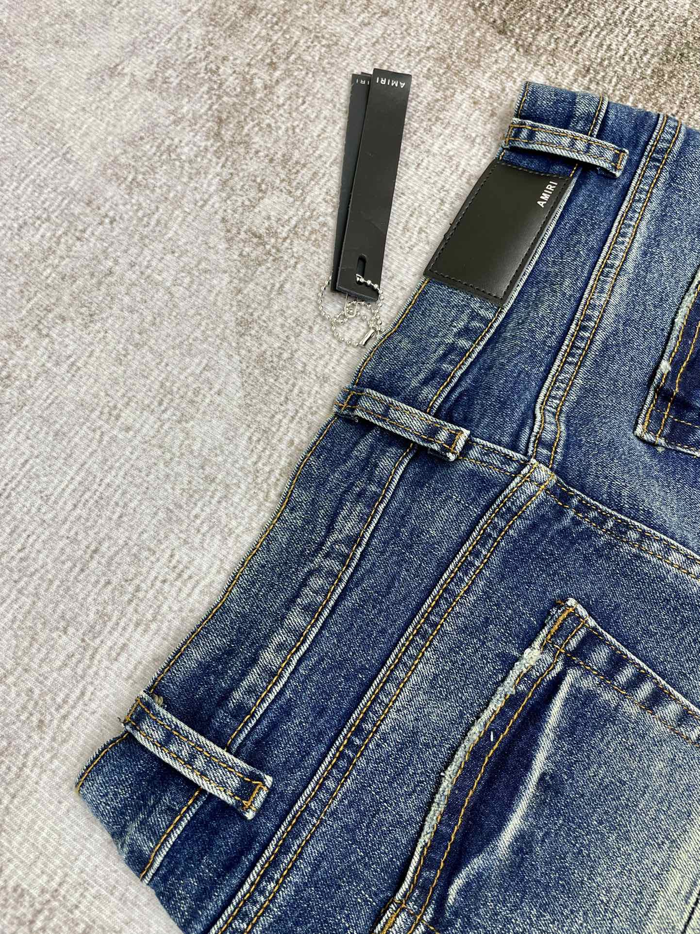 AMIRI JEANS