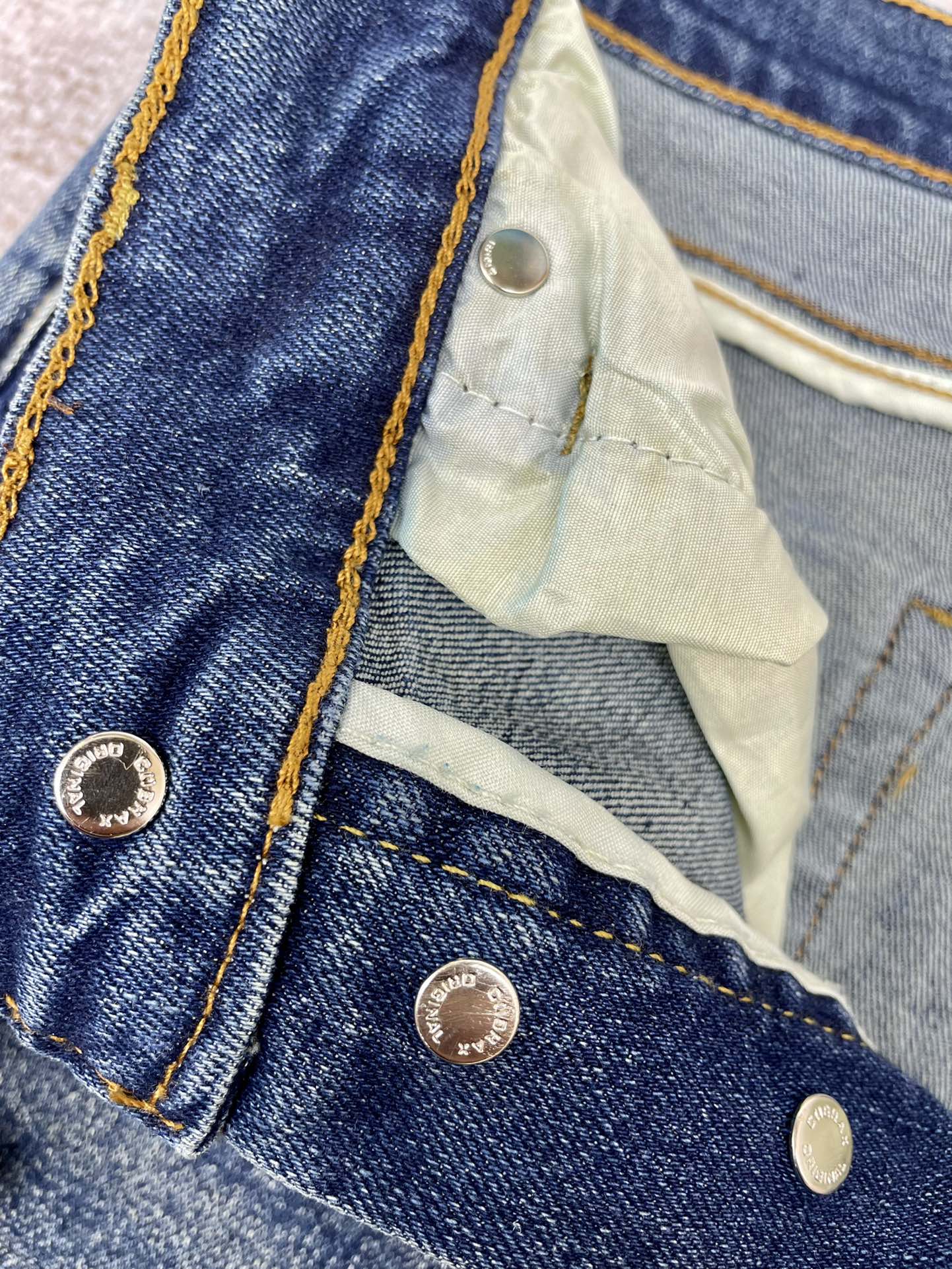 AMIRI JEANS