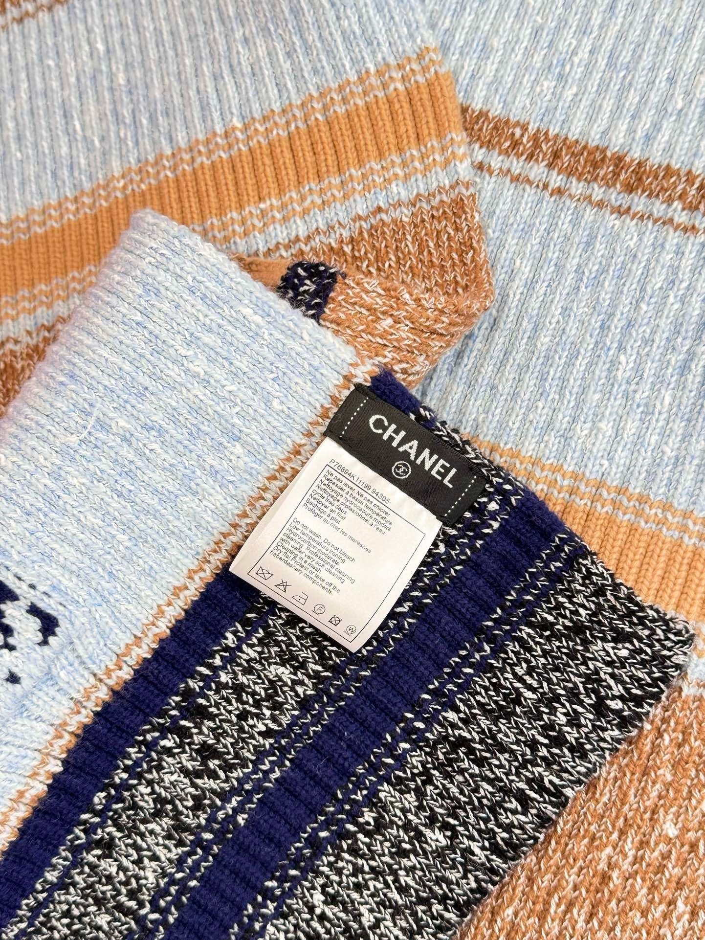 CHANEL SCARF