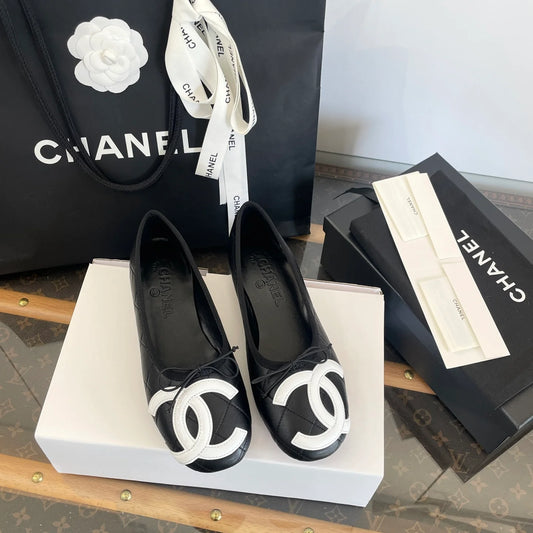 CHANEL SNEAKER