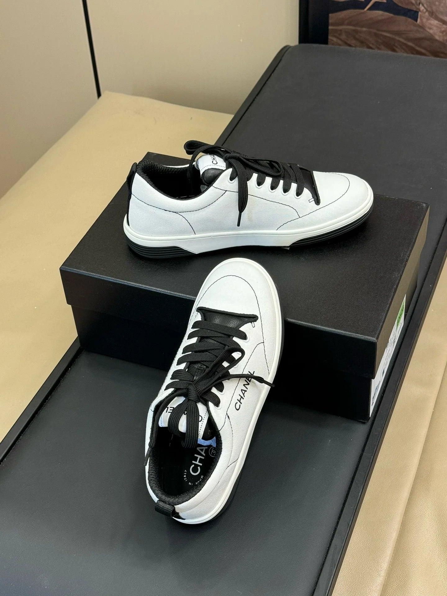 CHANEL SNEAKER