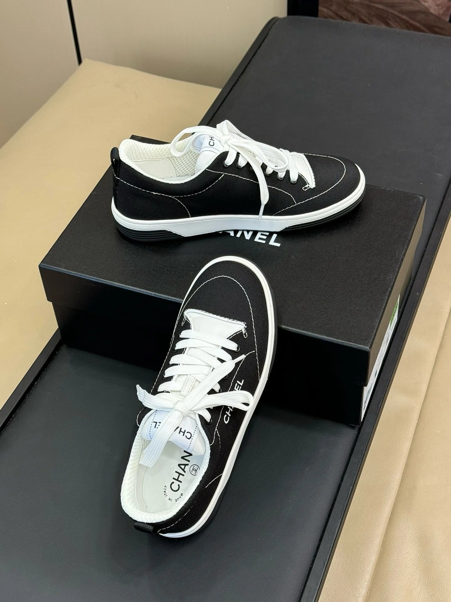 CHANEL SNEAKER