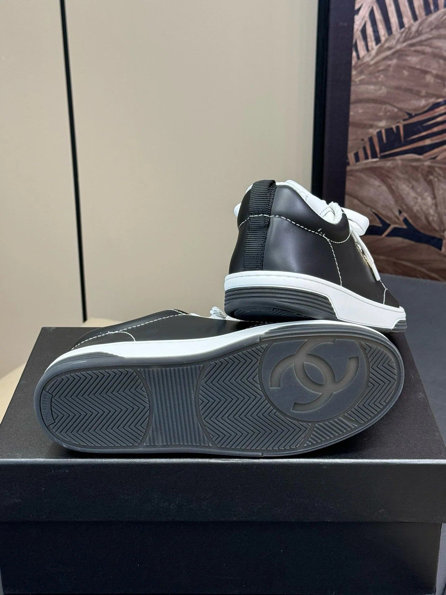 CHANEL SNEAKER