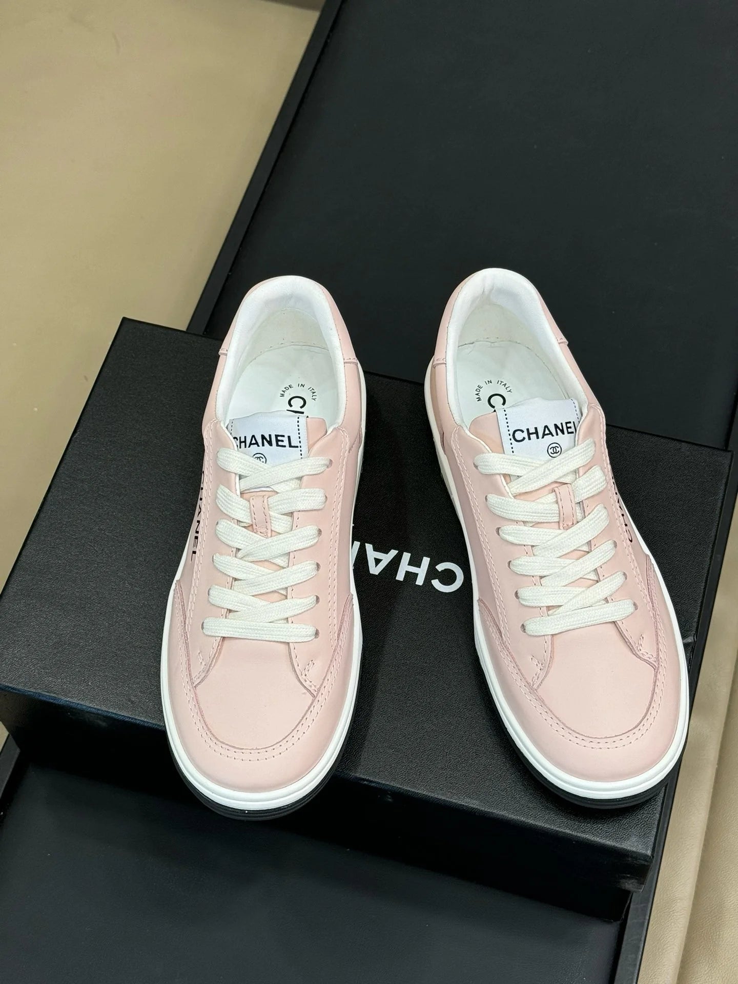 CHANEL SNEAKER