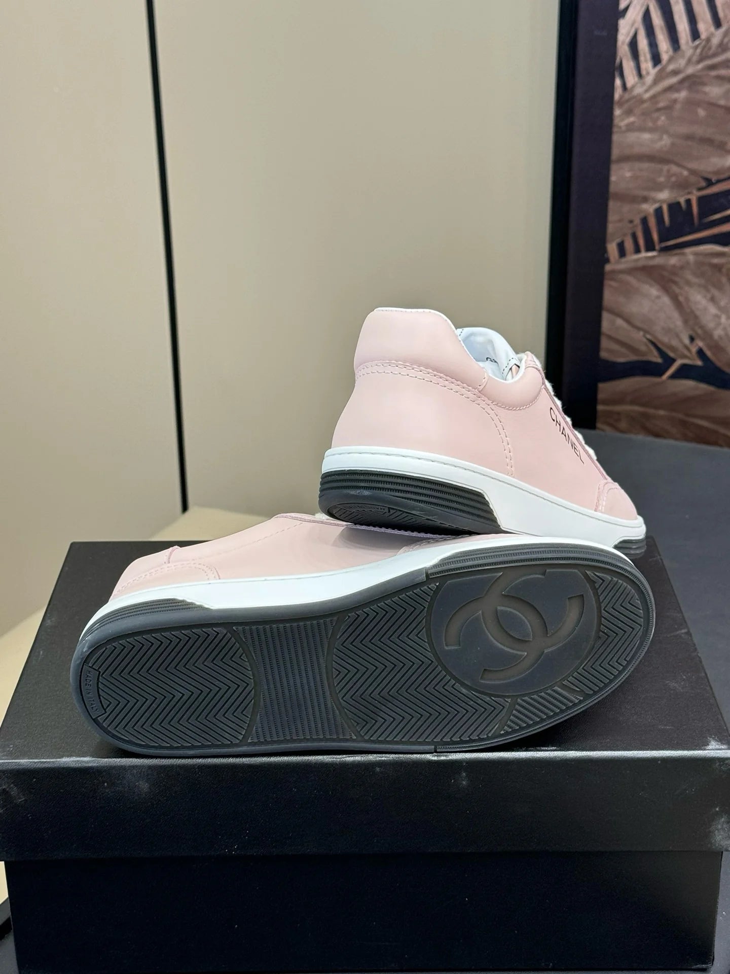 CHANEL SNEAKER