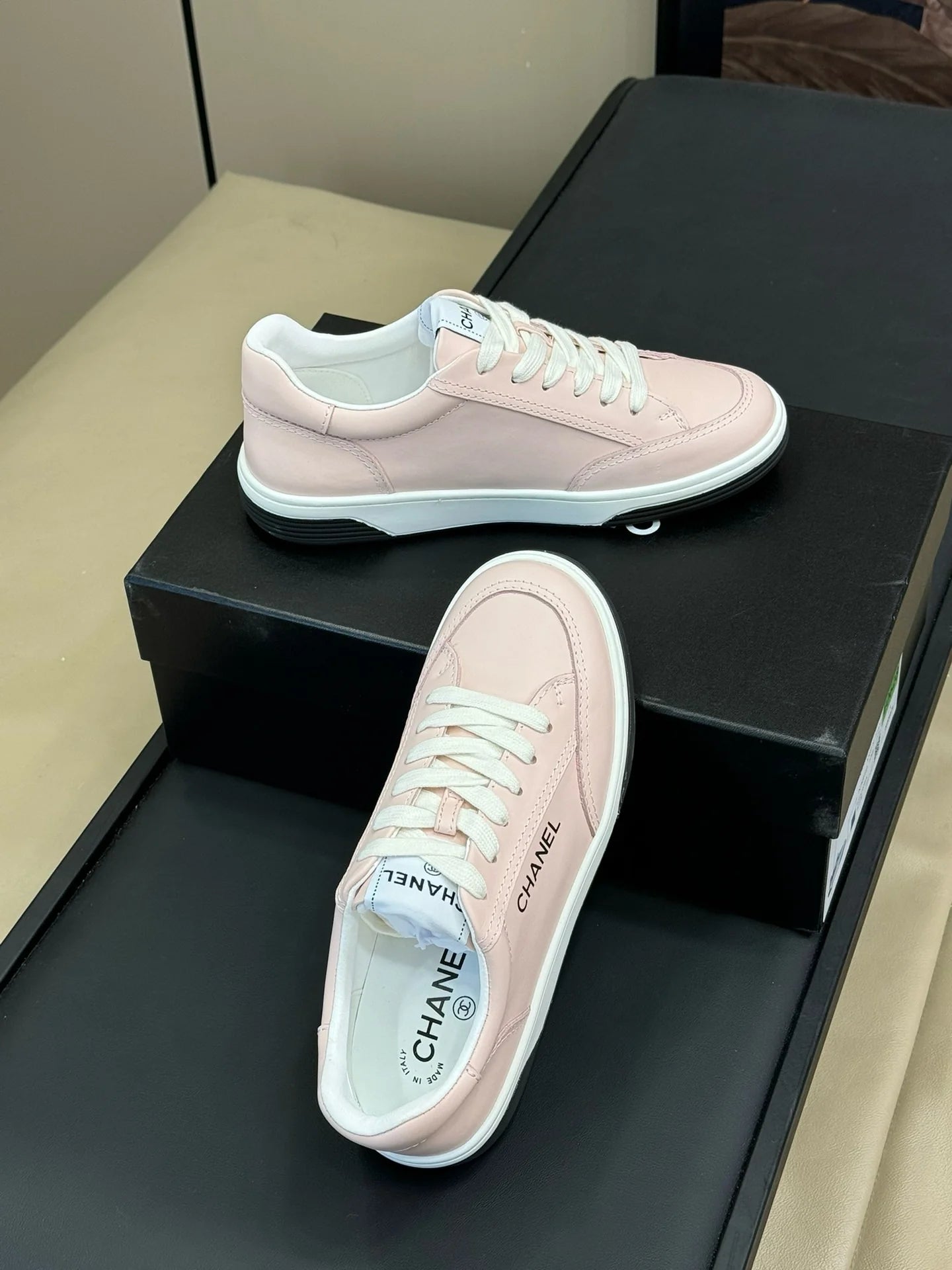 CHANEL SNEAKER