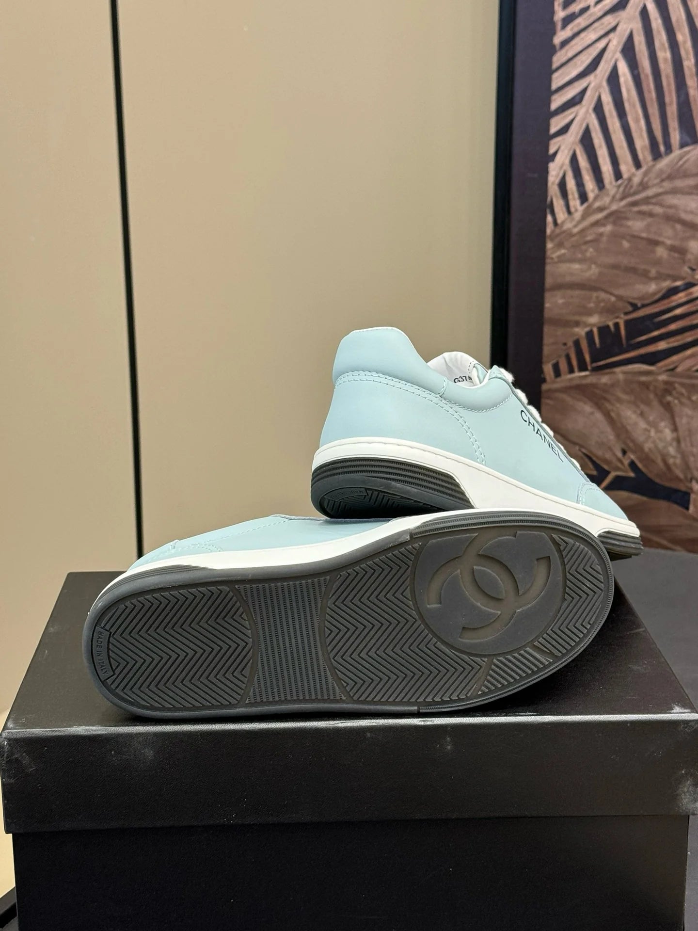 CHANEL SNEAKER