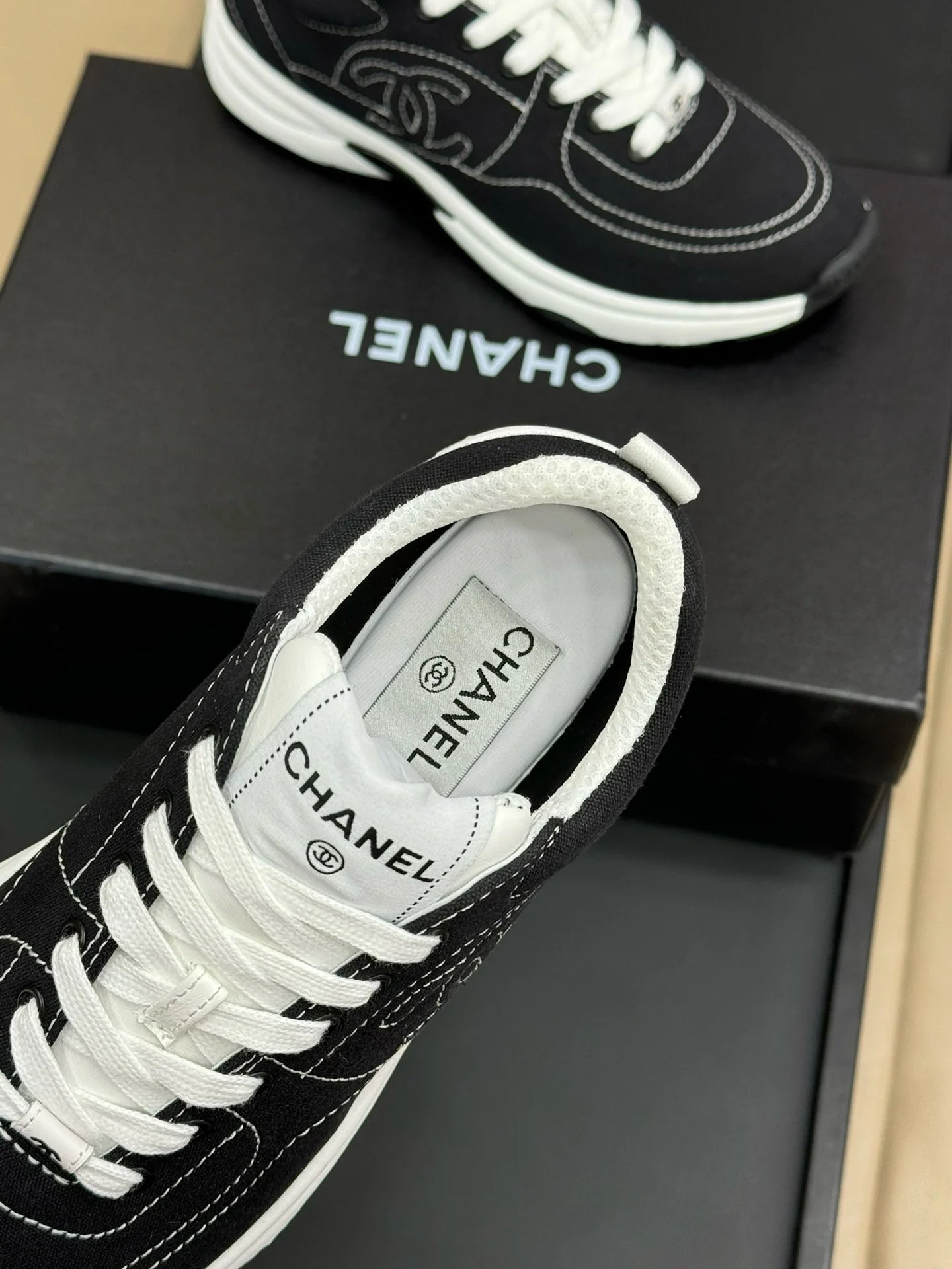 CHANEL SNEAKER