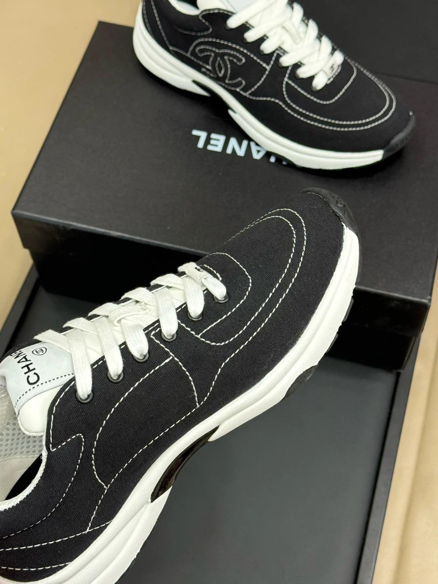 CHANEL SNEAKER