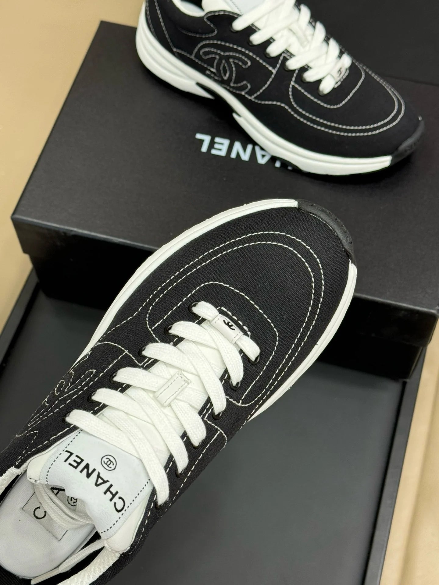 CHANEL SNEAKER