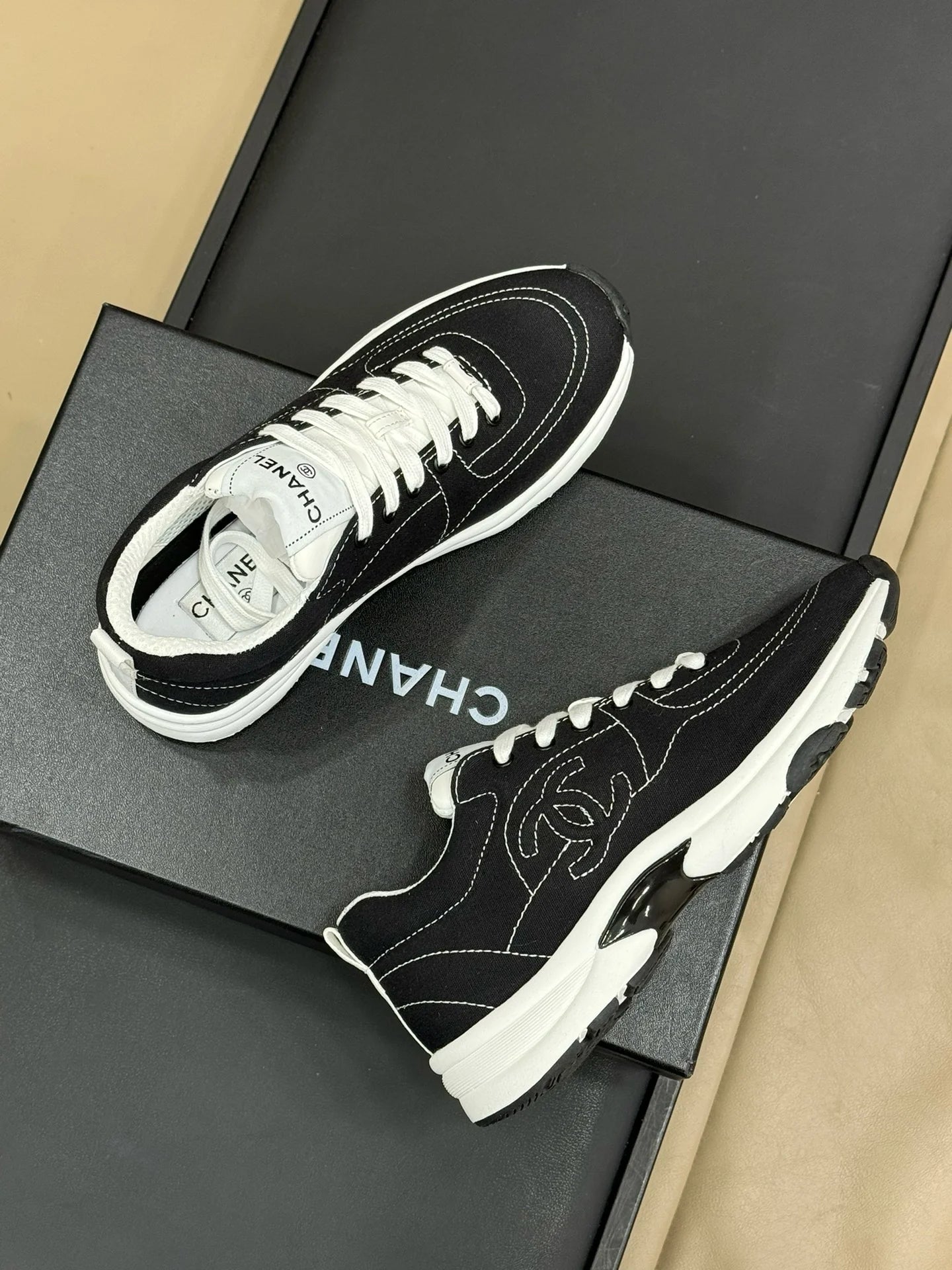 CHANEL SNEAKER