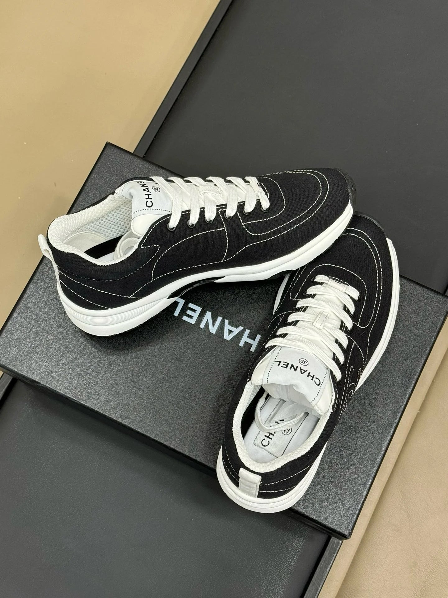 CHANEL SNEAKER