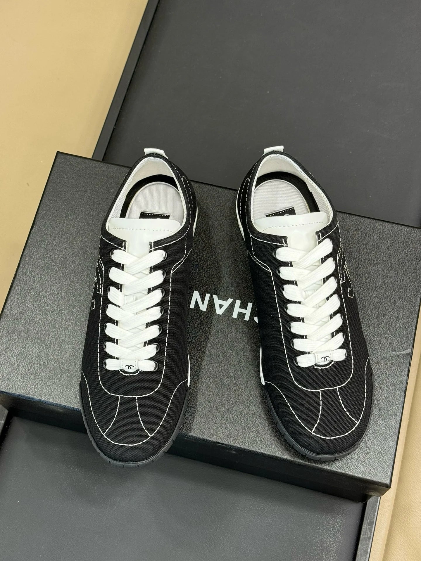 CHANEL SNEAKER