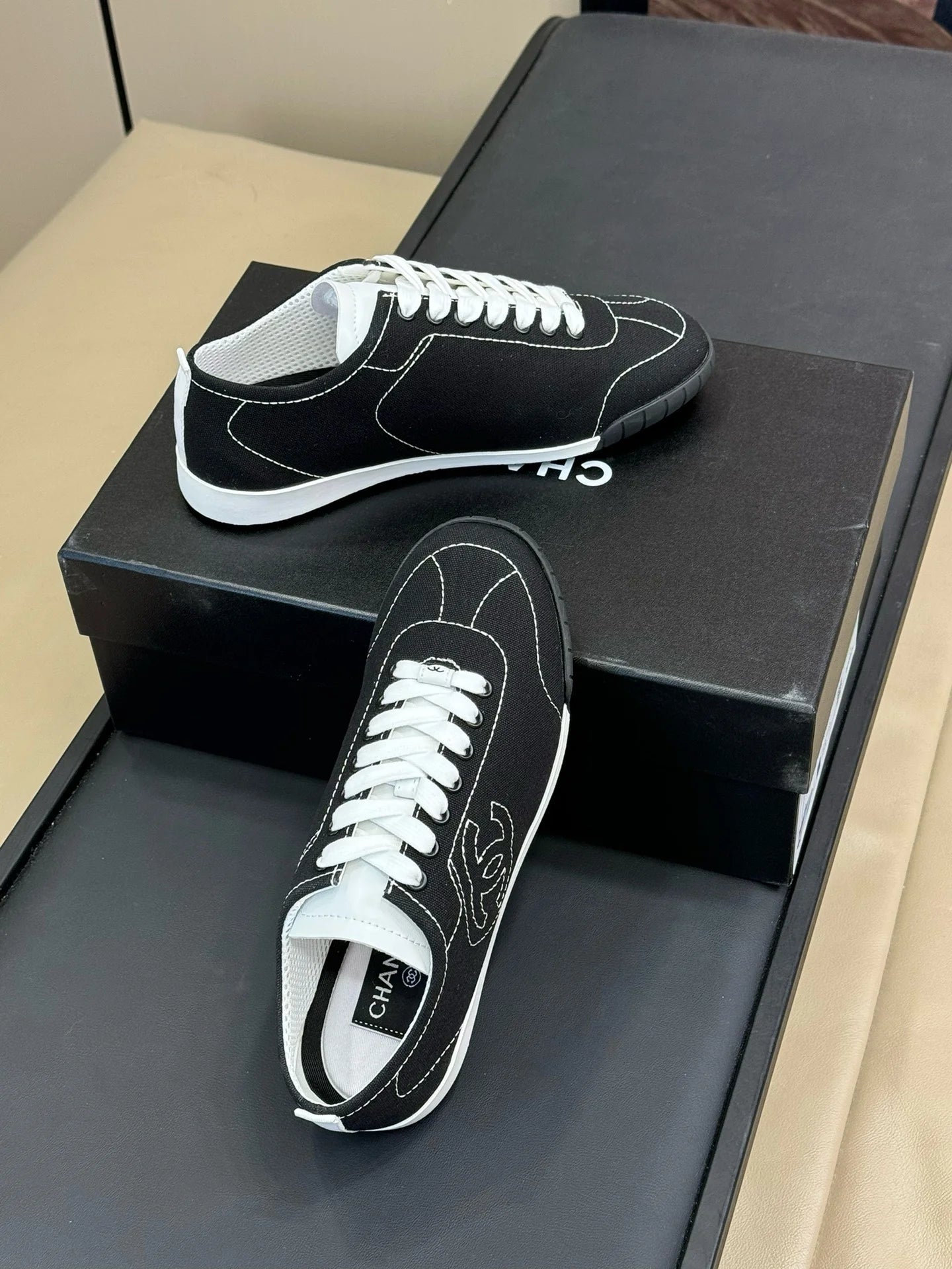 CHANEL SNEAKER