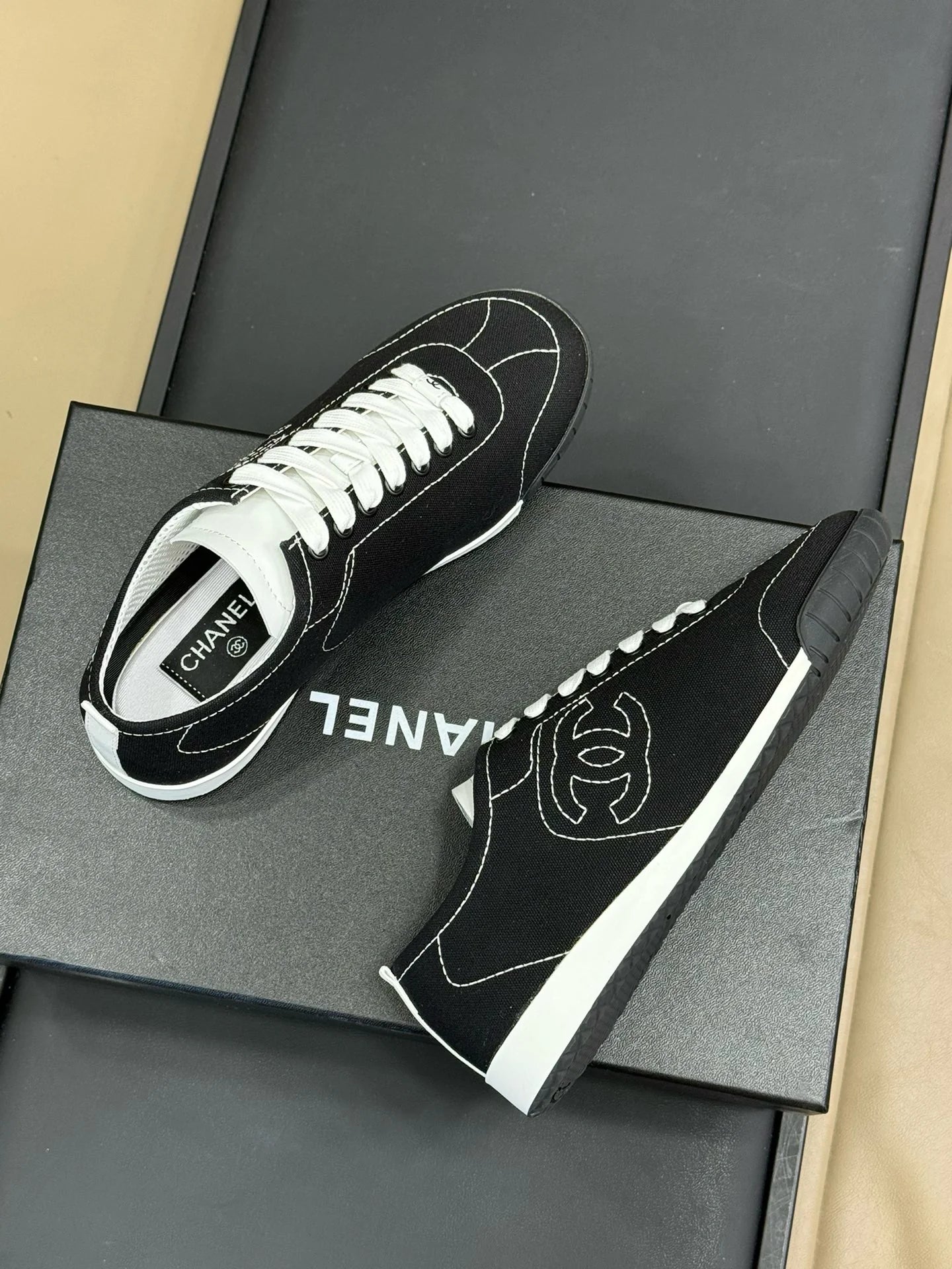 CHANEL SNEAKER