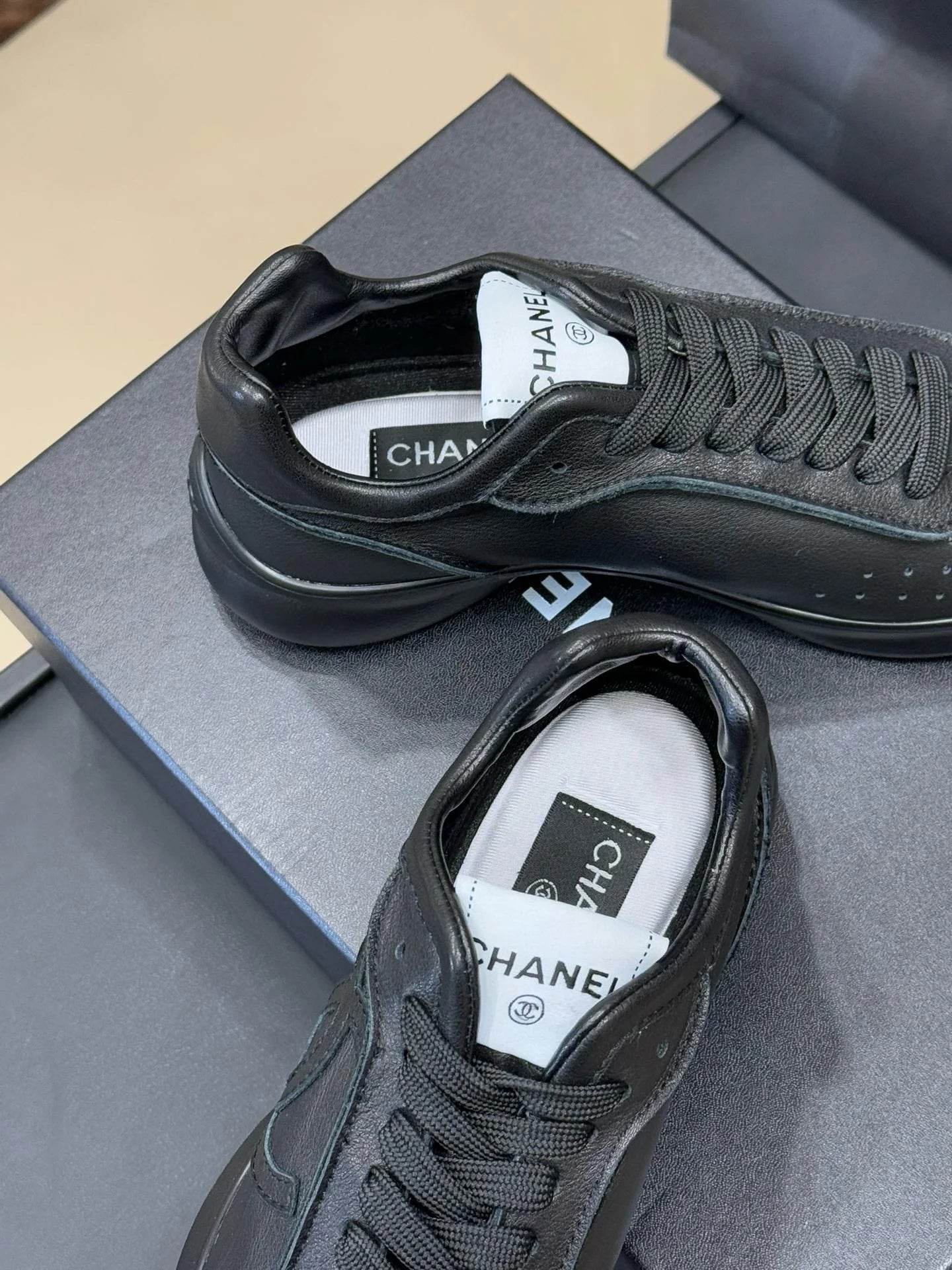 CHANEL SNEAKER