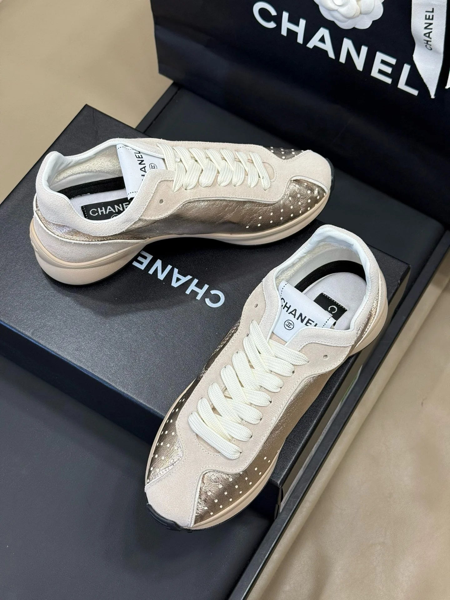CHANEL SNEAKER