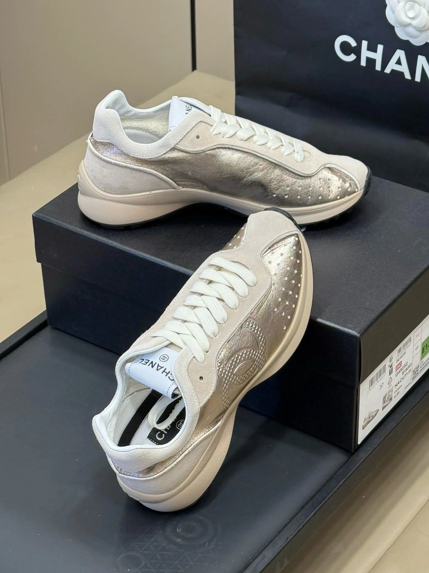 CHANEL SNEAKER