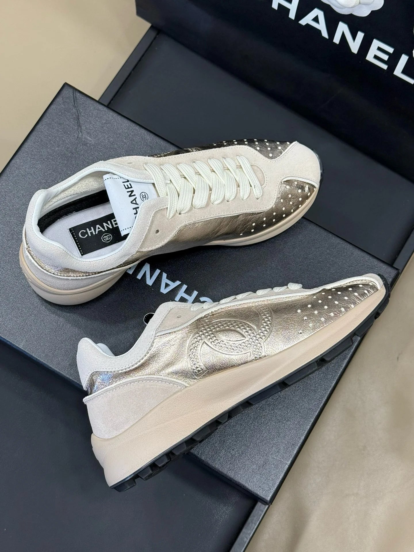 CHANEL SNEAKER