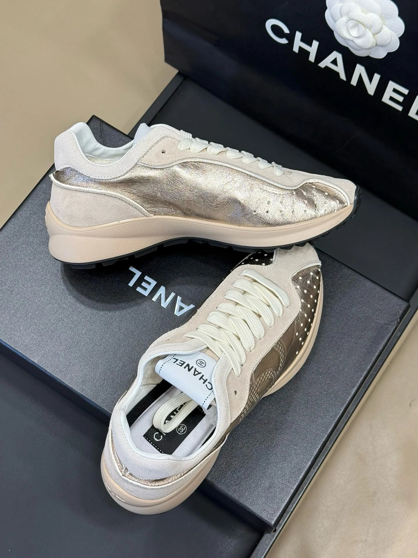 CHANEL SNEAKER