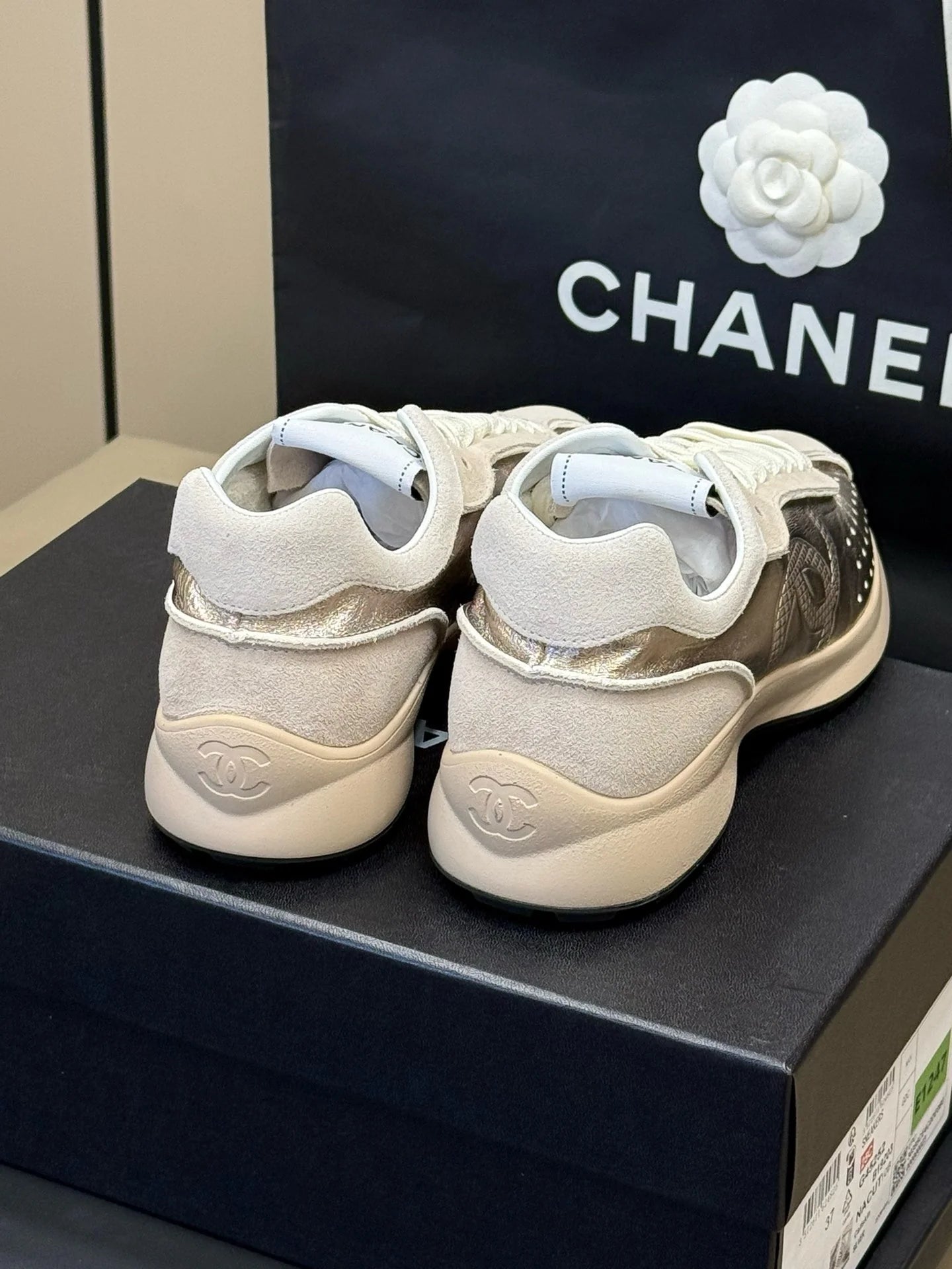 CHANEL SNEAKER