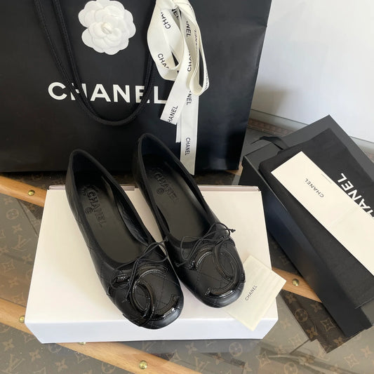 CHANEL SNEAKER