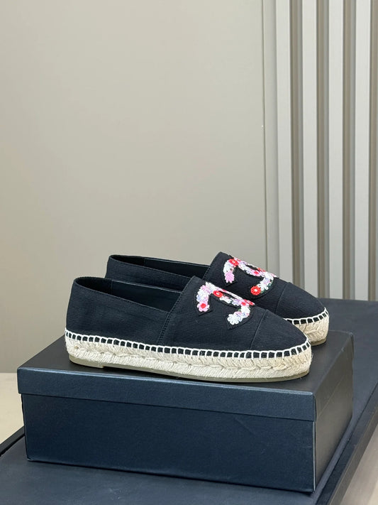 CHANEL SNEAKER