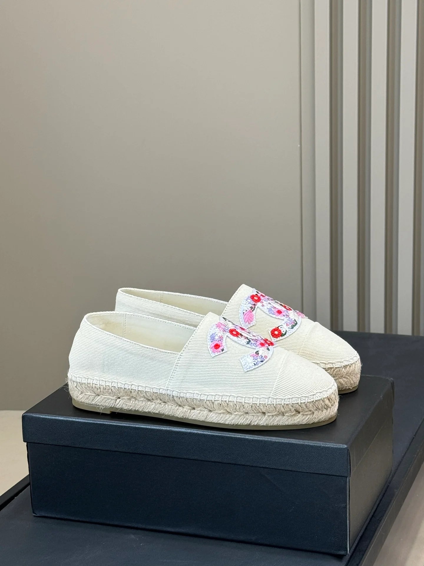 CHANEL SNEAKER