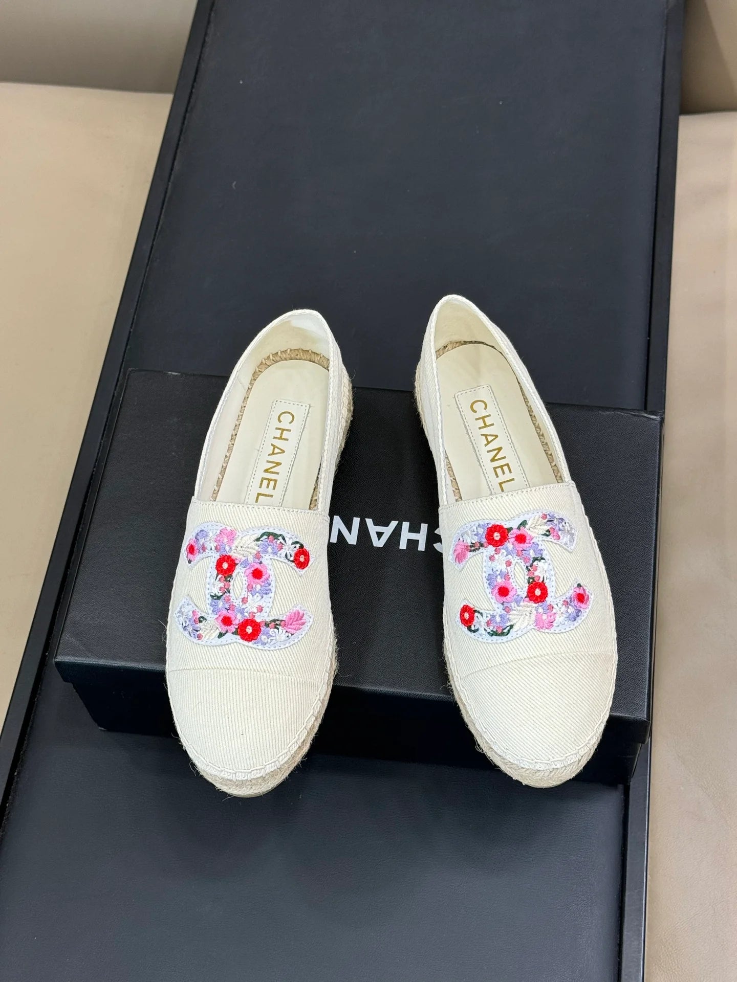CHANEL SNEAKER