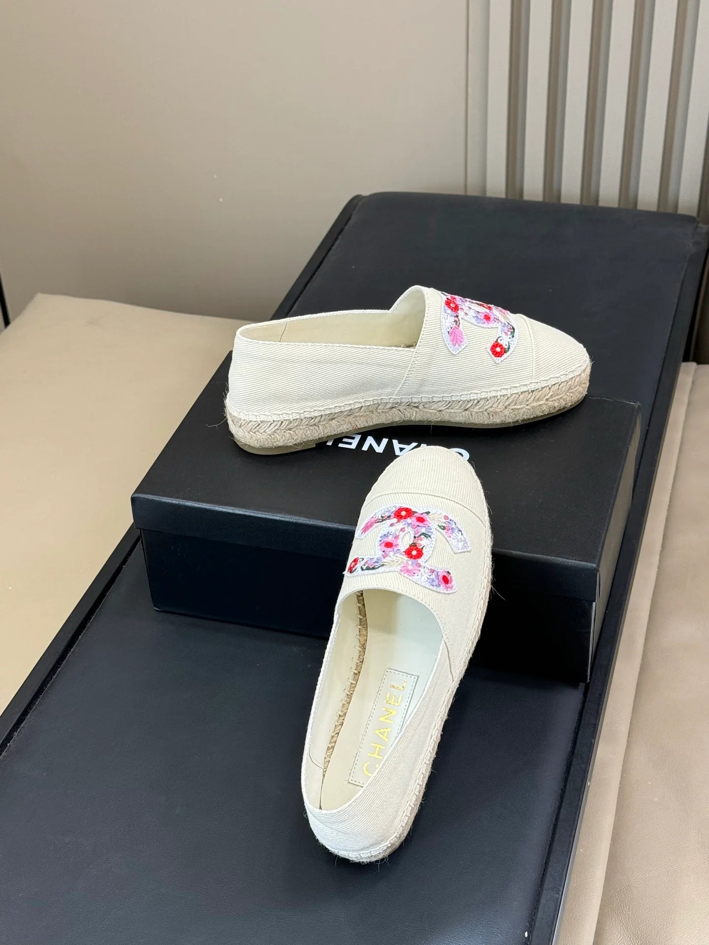 CHANEL SNEAKER