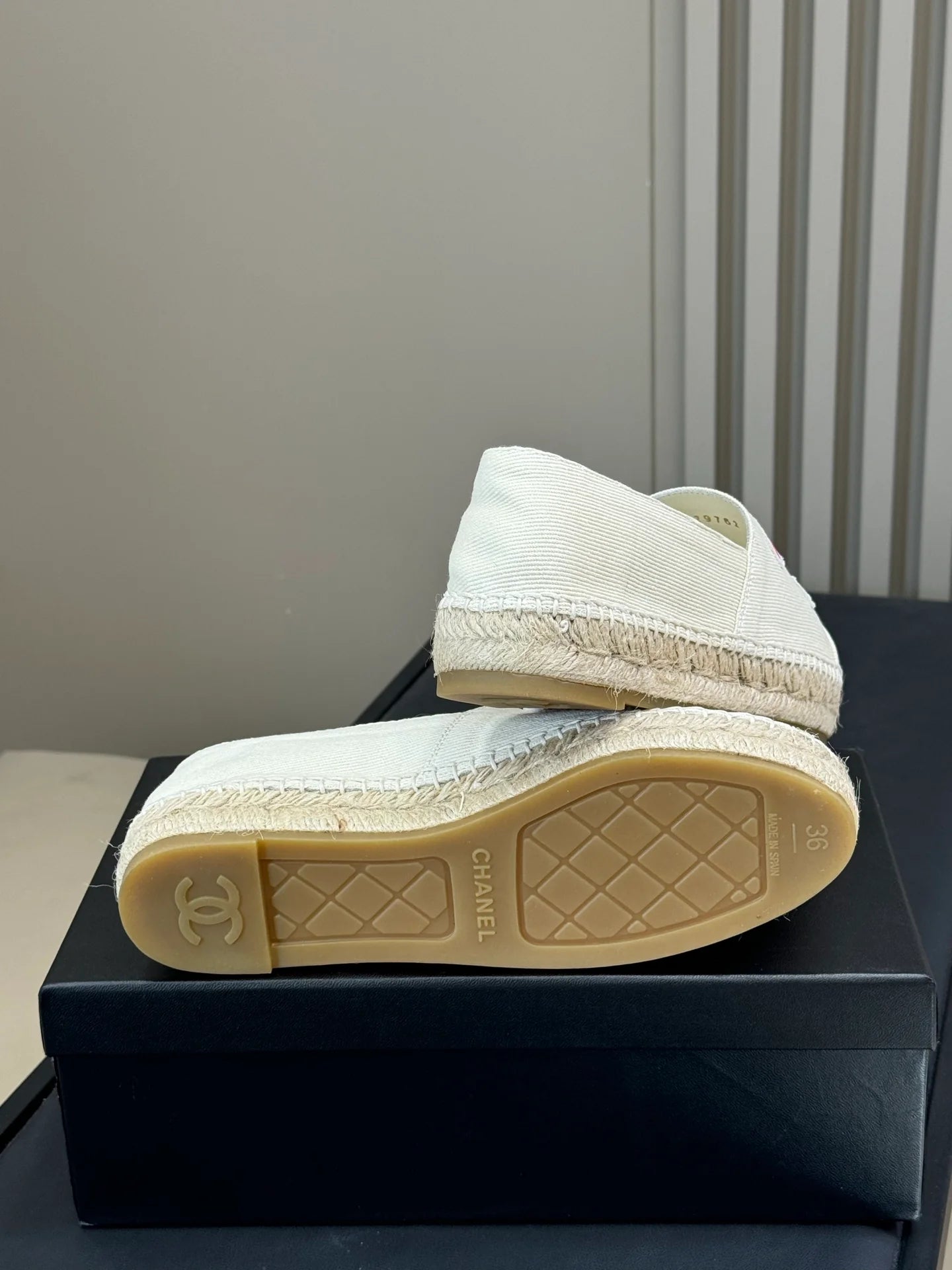 CHANEL SNEAKER