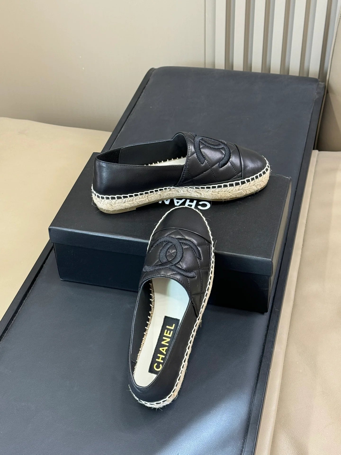 CHANEL SNEAKER