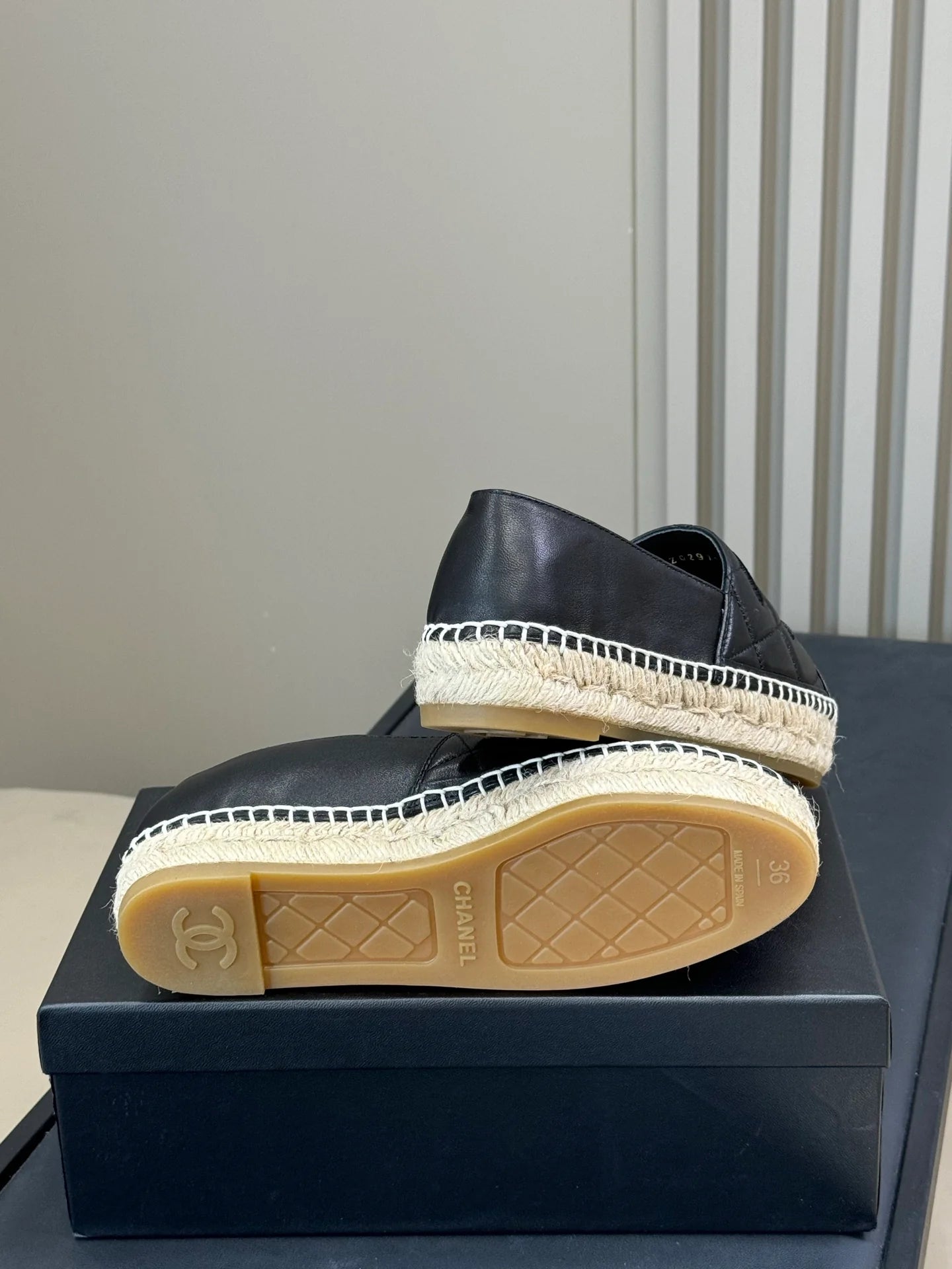 CHANEL SNEAKER