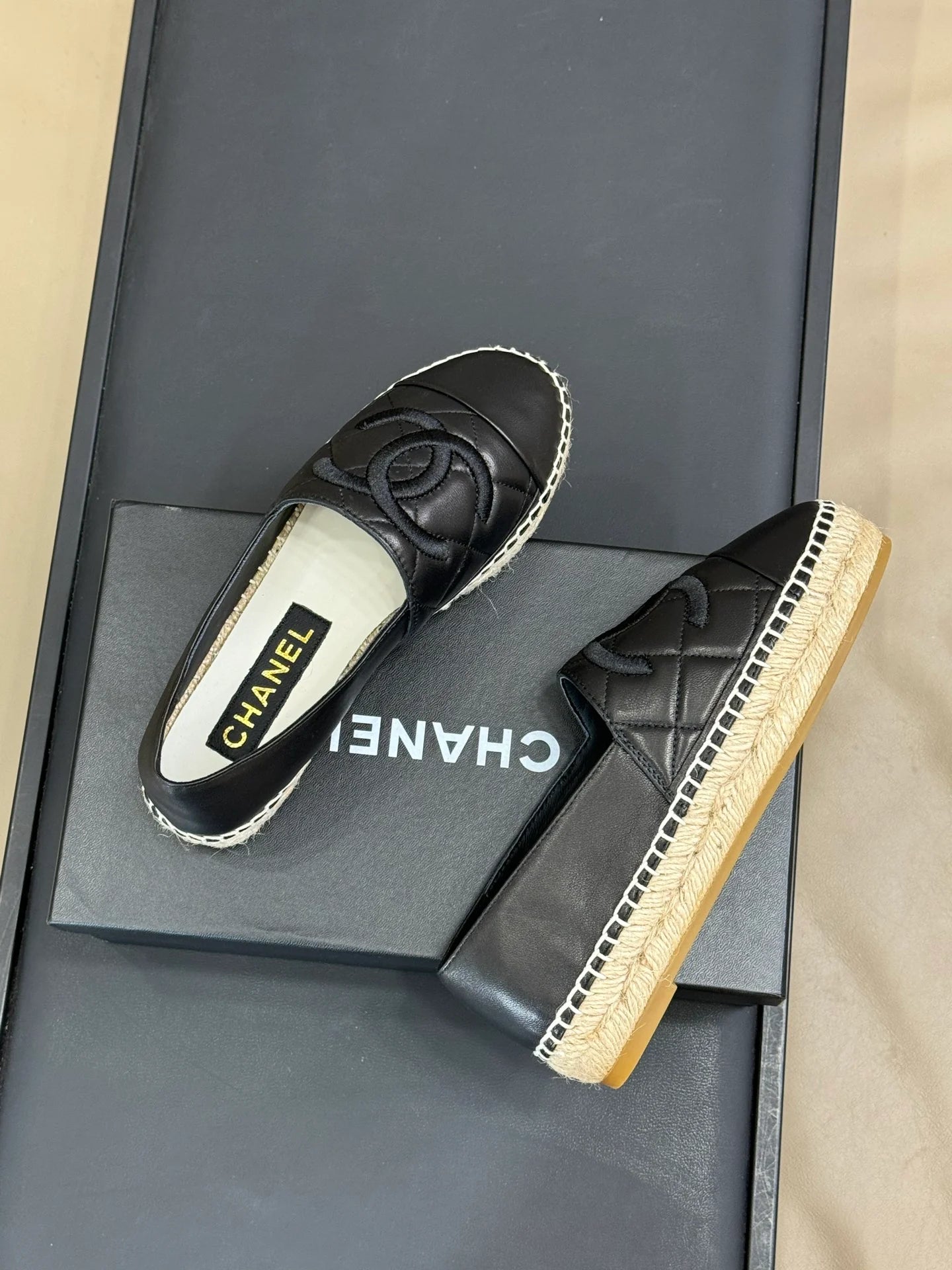 CHANEL SNEAKER