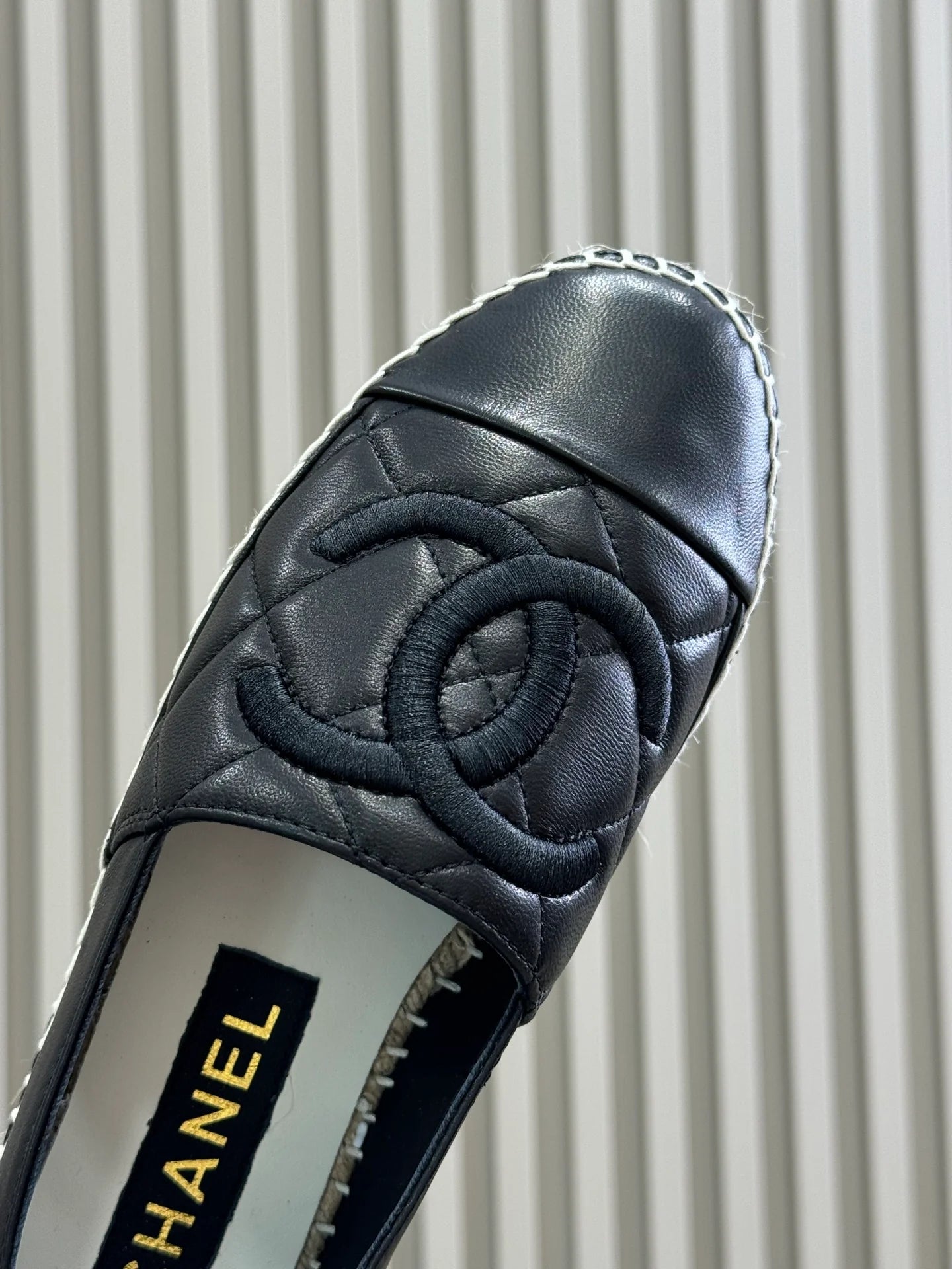 CHANEL SNEAKER