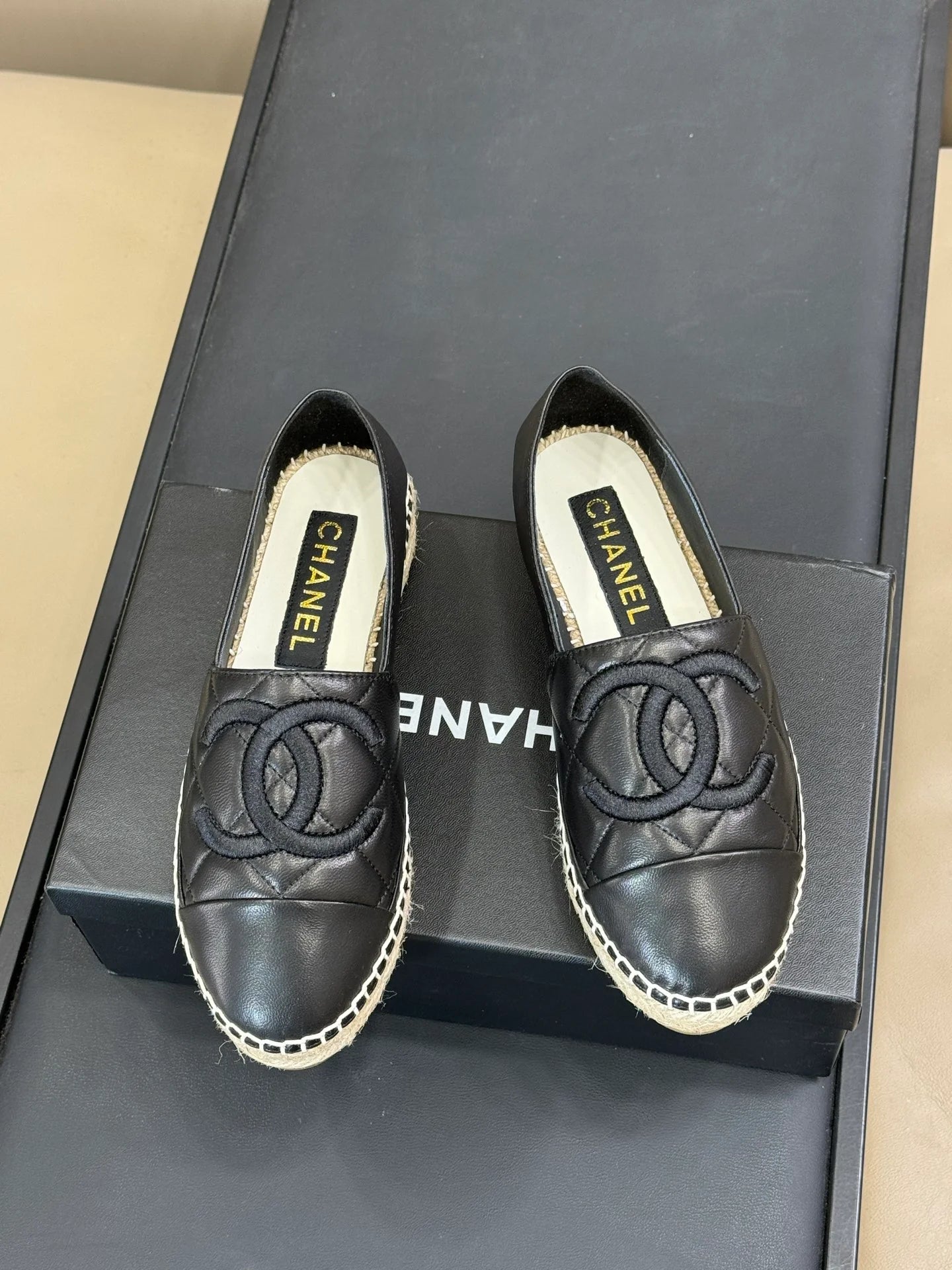 CHANEL SNEAKER