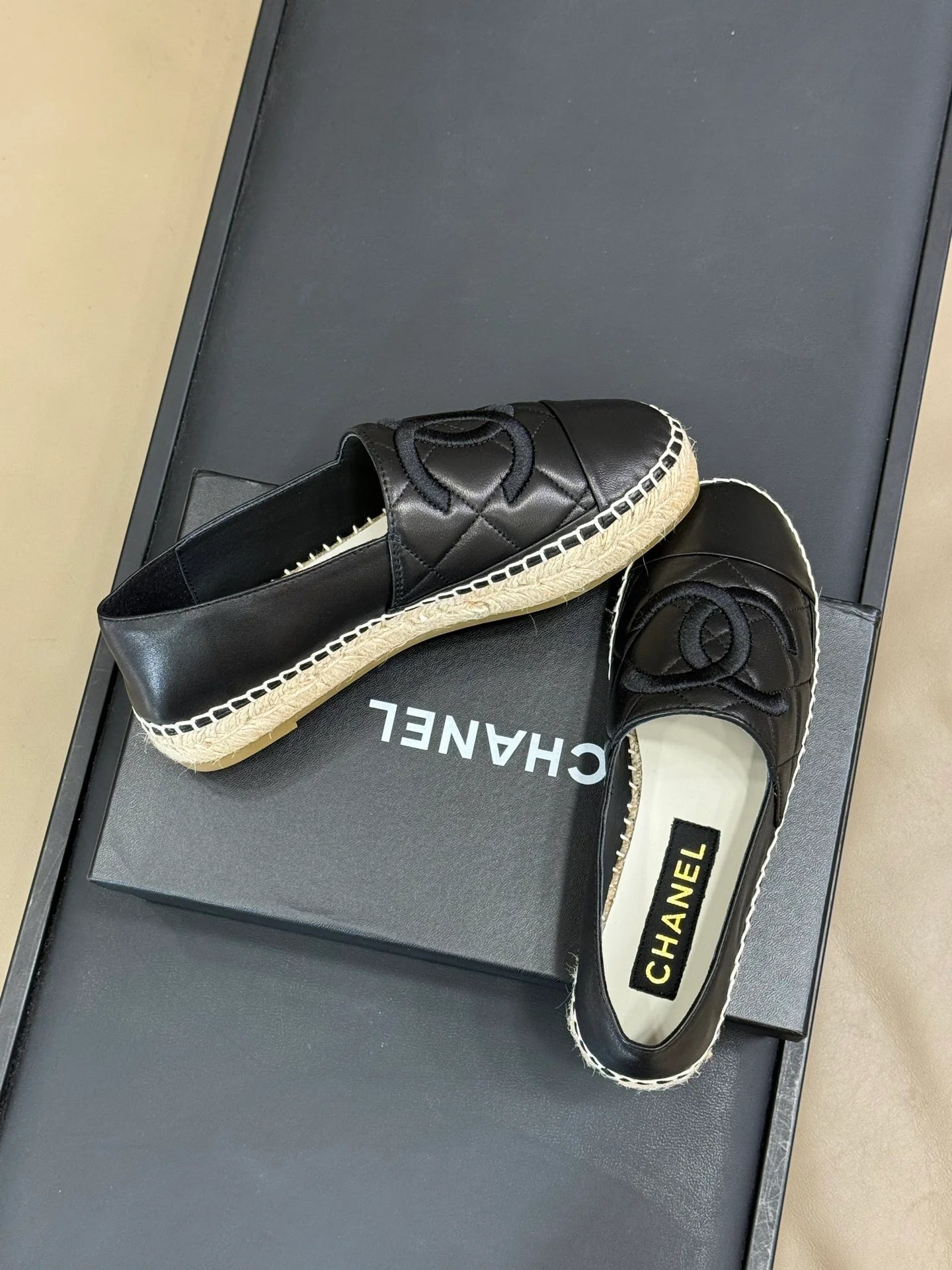 CHANEL SNEAKER